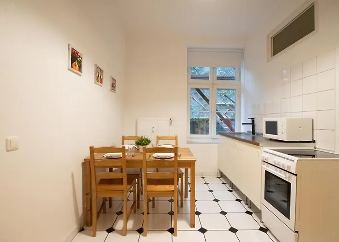 Tolstov-Hotels Large Central Apartment